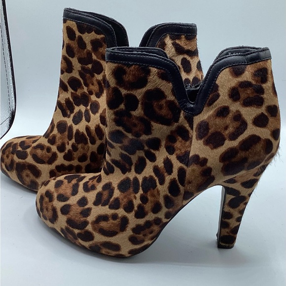 Women Leopard Print Boots - Picture 2 of 9